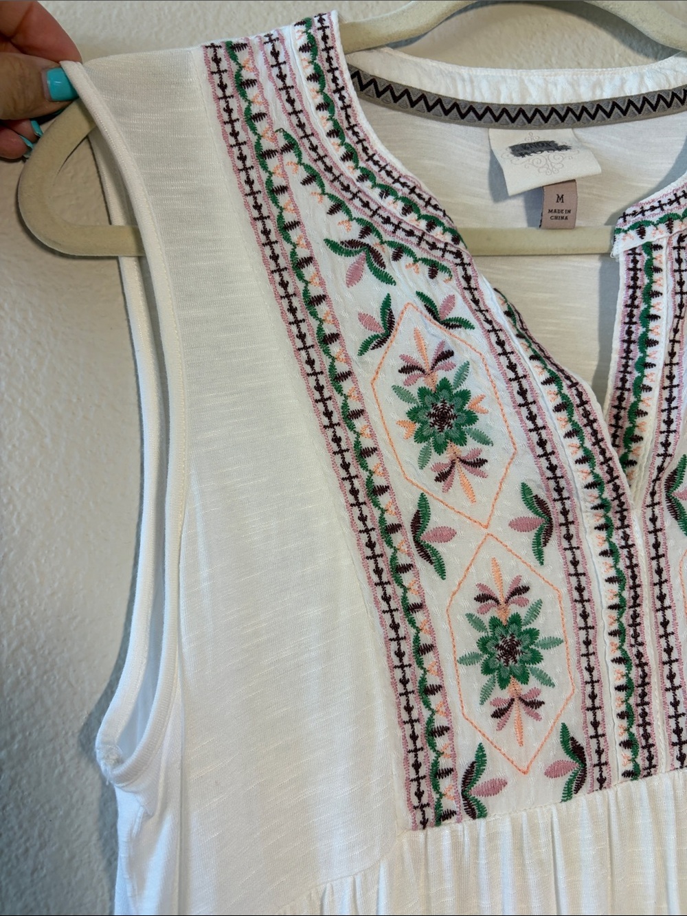 Knox Rose White Sleeveless Embroidered Tank with Pink & Green Accents - Picture 3 of 8